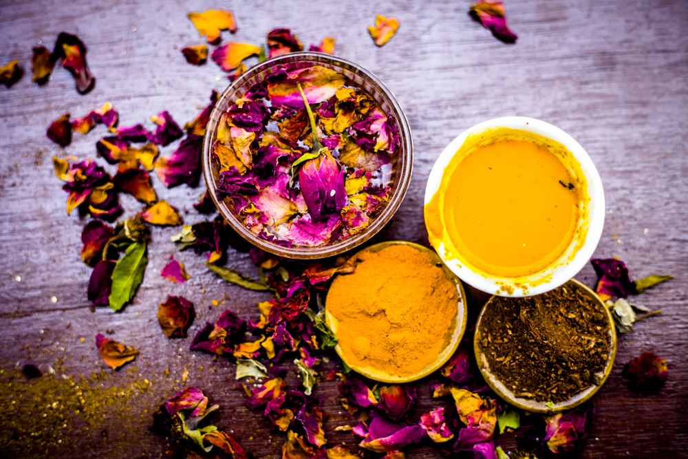 Turmeric, Sandalwood, and Orange Juice Face Mask